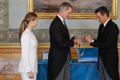 No fue hasta 2023, año en que la princesa cumplió la mayoría de edad, cuando volvió a ser condecorada. Esta vez con el collar de la Real y Distinguida Orden Española de Carlos III. El motivo fue su jura de la Constitución en las Cortes Generales. El collar, que se lo impuso su padre, el rey Felipe VI, en el Palacio Real tiene carácter vitalicio y lleva inscrito 'virtuti et merito' (a la virtud y el mérito).
