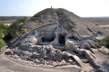 Restos de una de las casas de dos pisos encontradas cerca de Provadia, en Bulgaria