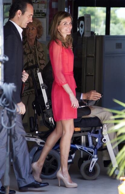 Doña Letizia durante su visita a la Fundación Handisport, en Llucmajor, Mallorca.