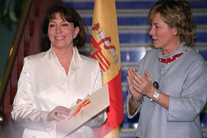 Mercedes Sampietro y Pilar del Castillo, ayer, en el cine Doré, de Madrid.