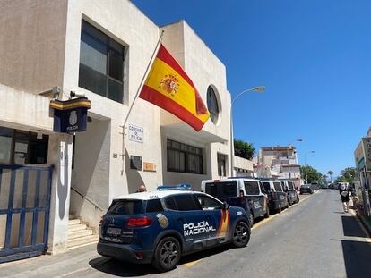 Un vehículo de la Policía Nacional en Torremolinos, Málaga.