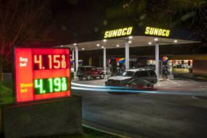 Precios de combustible en una gasolinera de EEUU. EFE/Archivo