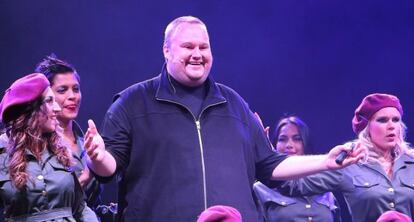 Kim Dotcom durante una presentaci&oacute;n de su nueva web en su mansi&oacute;n. 