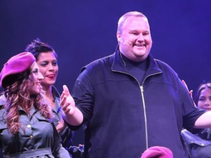 Kim Dotcom durante una presentaci&oacute;n de su nueva web en su mansi&oacute;n. 