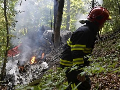 Restos de uno de los aviones siniestrados hallados cerca del pueblo de Cerveny Kamen (Eslovaquia), el 20 de agosto de 2015. 