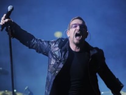 El cantante Bono.