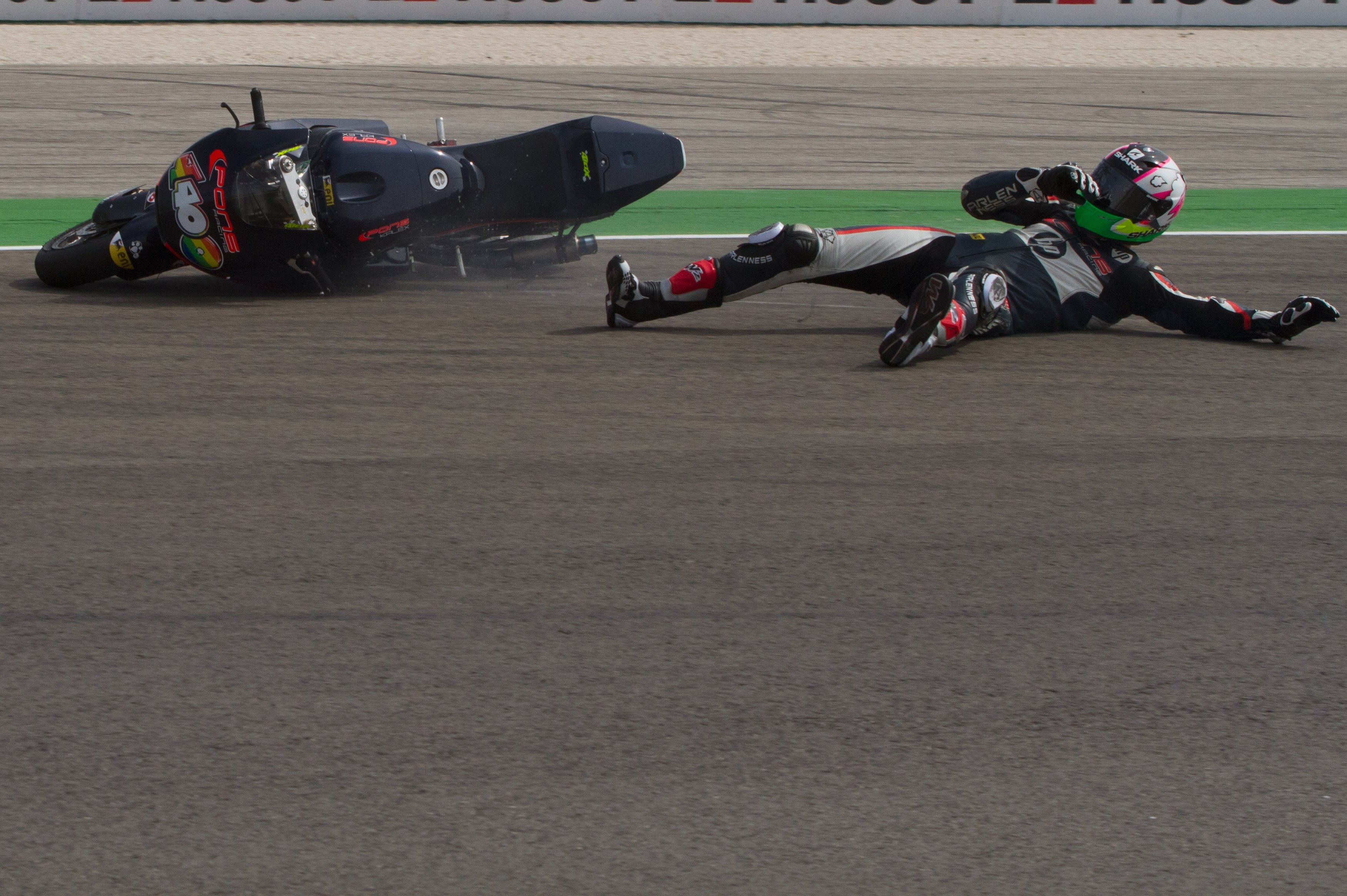 Aleix Espargaró tiene un accidente en los entrenamientos de clasificación del GP de San Marino de Moto GP, en 2011.