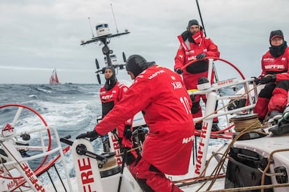 El Mapfre y el Dongfeng durante la tercera etapa de la vuelta al mundo a vela.