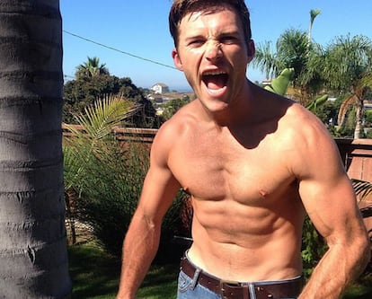 Scott Eastwood muy enérgico después del primer café de la mañana.