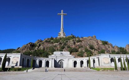 Fachada principal de la Abadía Benedictina del Valle de los Caídos.