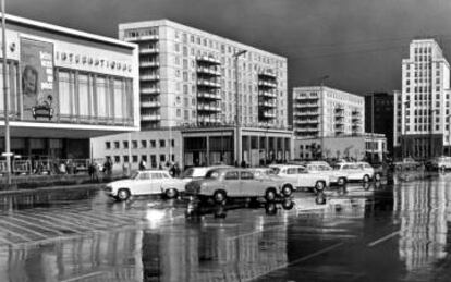 Avenida de Karl Marx en 1965. A la izquierda, el Kino International de Josef Kaiser. |