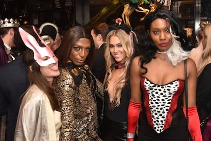 Stefanie Arzamendia, Sibu Dladla, Cassandra Harris y Onya Nwokedi, en una fiesta en Londres.