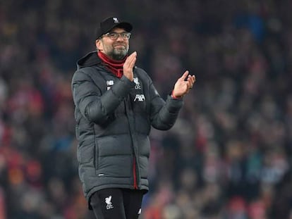 Klopp aplaude a la grada de Anfield