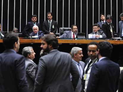 Deputados na sessão desta segunda-feira.