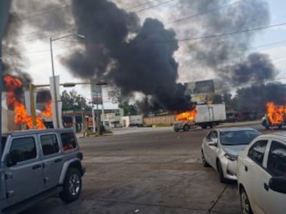 Militares y criminales se enfrentan a tiros durante horas en las calles de la capital del Estado de Sinaloa, en el norte de México