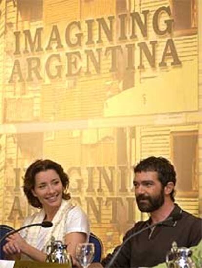 El actor malagueño Antonio Banderas y la actriz británica Emma Thompson, durante la presentación de Imagining Argentina.