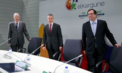 Iñigo Urkullu, en el centro, durante la jornada de Elkargune.