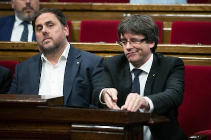 El president Carles Puigdemont momentos antes de comparecer ante el Parlament.