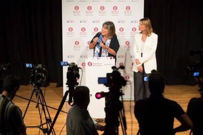 La presidenta de la Diputació, Núria Marín, en una reunió per negociar el deute de la pobresa energètica.