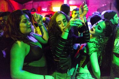 Las discotecas siguen siendo el principal punto de reunión para la gente joven.