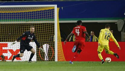 Momento del gol de Adrián López.