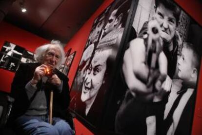 William Klein a l'exposició de la seva obra a la Pedrera de Barcelona.