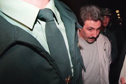 José Rodríguez Salvador, el violador de la Vall d'Hebrón de Barcelona, entra en la Audiencia de Barcelona en 1998.
