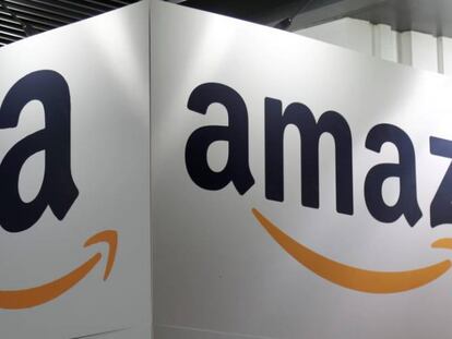 Logotipo de Amazon en una feria de emprendedores en Par&iacute;s.