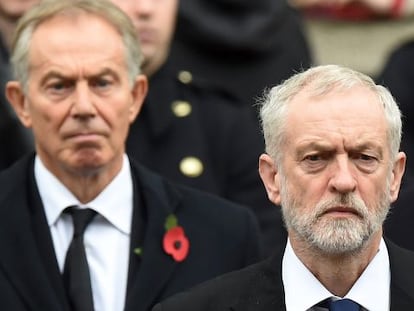 El l&iacute;der laborista, Jeremy Corbyn (derecha), y el ex primer ministro Tony Blair en un acto en Londres.