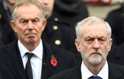 El l&iacute;der laborista, Jeremy Corbyn (derecha), y el ex primer ministro Tony Blair en un acto en Londres.
