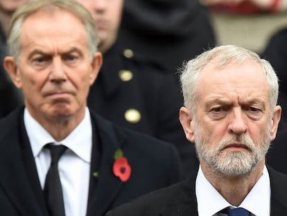 El líder laborista, Jeremy Corbyn (derecha), y el ex primer ministro Tony Blair en un acto en Londres.