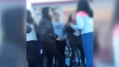 Captura del vídeo con la agresión a la menor en Colmenar Viejo.