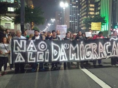 Protesto contra nova lei de migração na avenida Paulista.