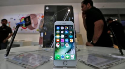 Un iPhone en una tienda en la India. 