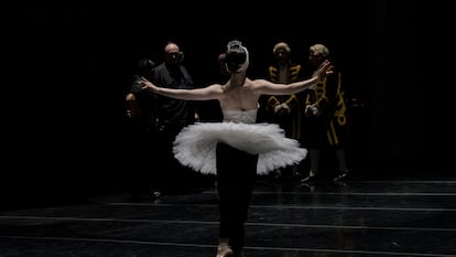 Luana Brunetti Mattion en el escenario del Teatro Colón, en Buenos Aires, Argentina.