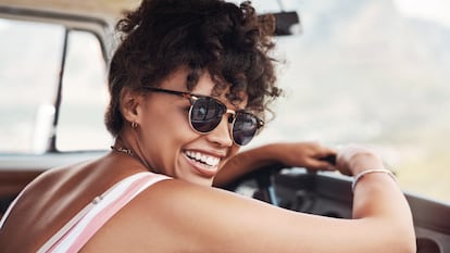 Combinan estilo, practicidad y protección gracias a sus lentes polarizadas. GETTY IMAGES.