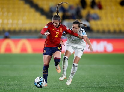 Ona Batlle y Valeria del Campo, durante el partido. 