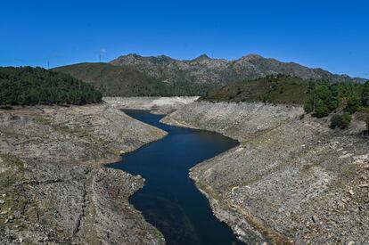 Vista del embalse de Lindoso, en Portugal, al 15% de su capacidad el pasado 30 de agosto.