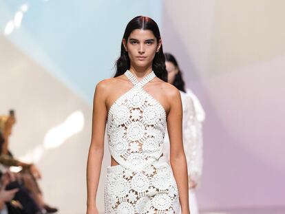 Guipur, crochet y encaje: la oda a la artesanía de Elie Saab