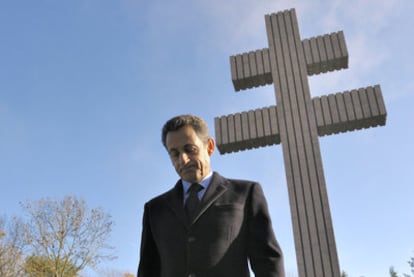 El presidente francés, Nicolas Sarkozy, ayer en el memorial dedicado a Charles de Gaulle.