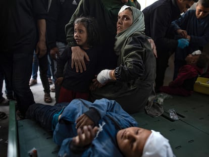 El bombardeo de Israel sobre una escuela de Gaza, en imágenes