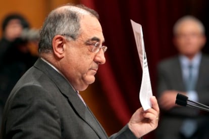 El presidente del grupo de los socialistas catalanes (PSC), Joaquim Nadal ,durante su intervención hoy en el primer pleno ordinario de la IX legislatura.