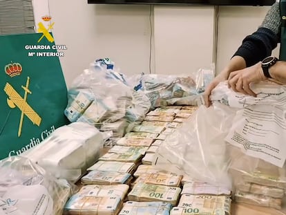 La Guardia Civil interviene seis millones en efectivos y más de siete toneladas de cocaína a una organización criminal asentada en Cataluña.
