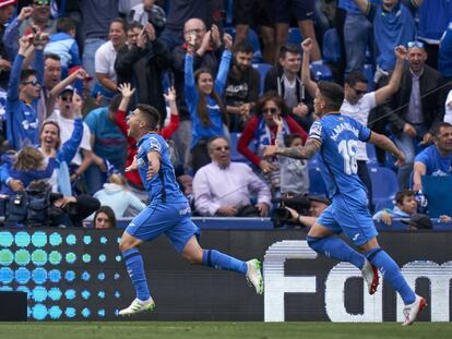 Francisco Portillo del Getafe CF celebra un gol durante el partido contra el  Villarreal CF en el estadio Alfonso Perez en Getafe