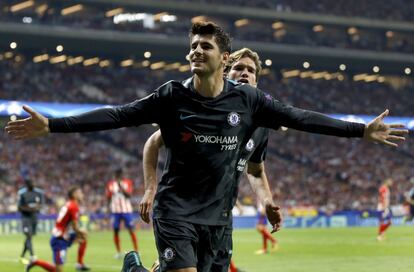 El jugador del Chelsea, Álvaro Morata, celebra el primer gol de su equipo.