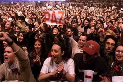 Una imagen del público que asistió anoche al concierto contra la guerra <i>No en nuestro nombre.</i>