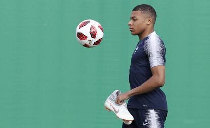 Kylian Mbappé, durante el último entrenamiento de Francia previo a la final del Mundial de Rusia.