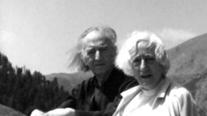 Agustí Bartra i Anna Murià, a Andorra l’any 1980.
 