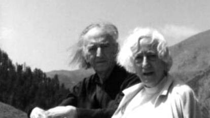 Agustí Bartra i Anna Murià, a Andorra l’any 1980.