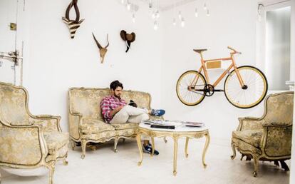 Interior de Slowroom, tienda y taller de bicis en el madrileño barrio de Las Salesas.